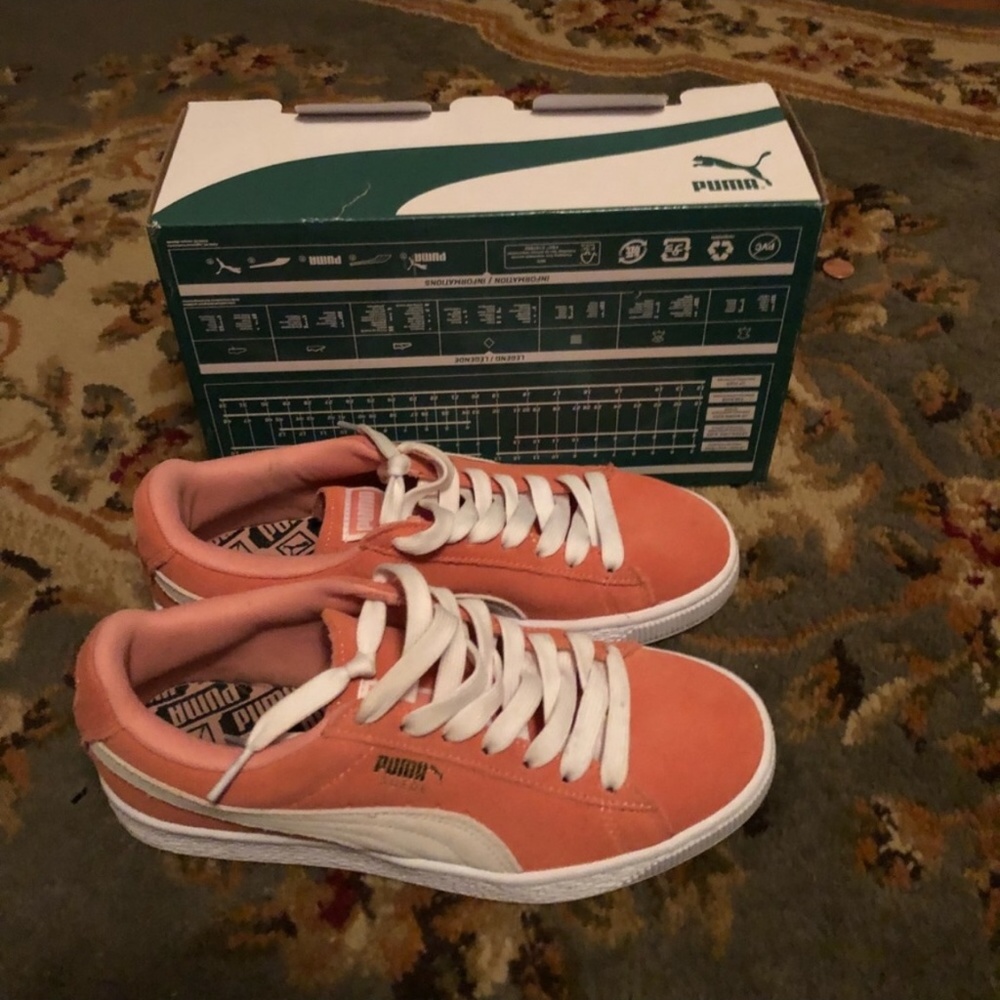 **** SOLD****PUMA SNEAKERS